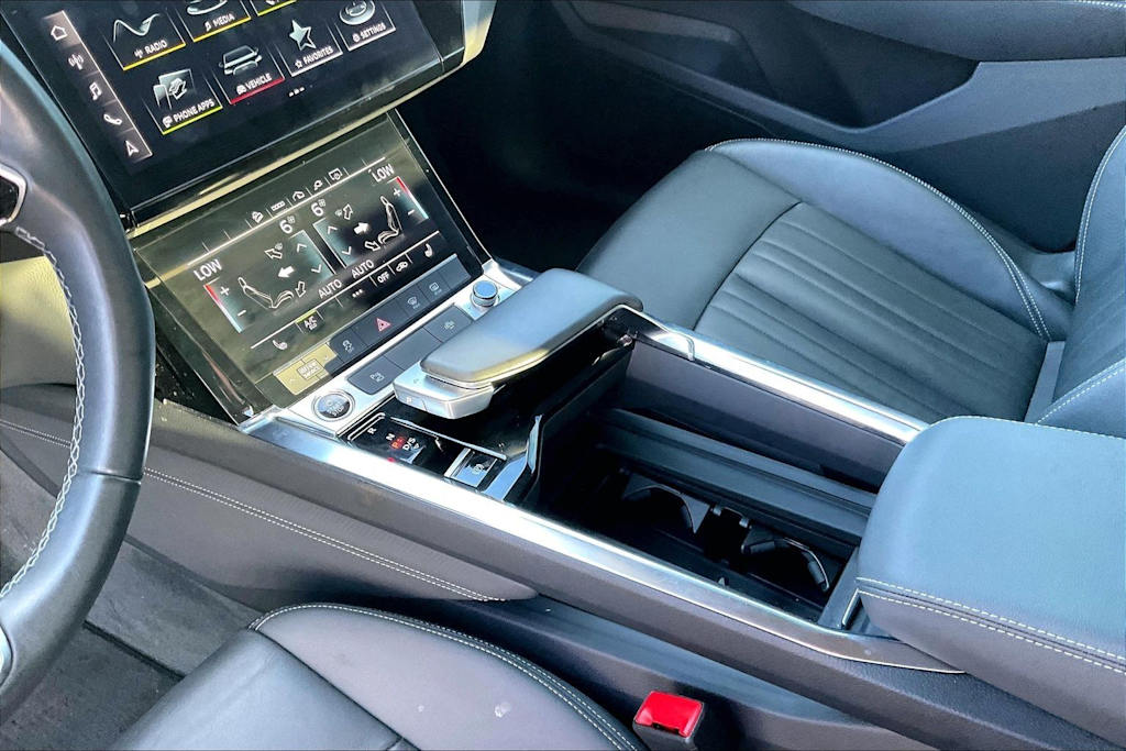 Thumbnail: 2022 Audi e-tron - 15