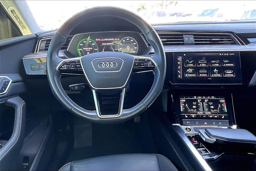 Thumbnail: 2022 Audi e-tron - 13