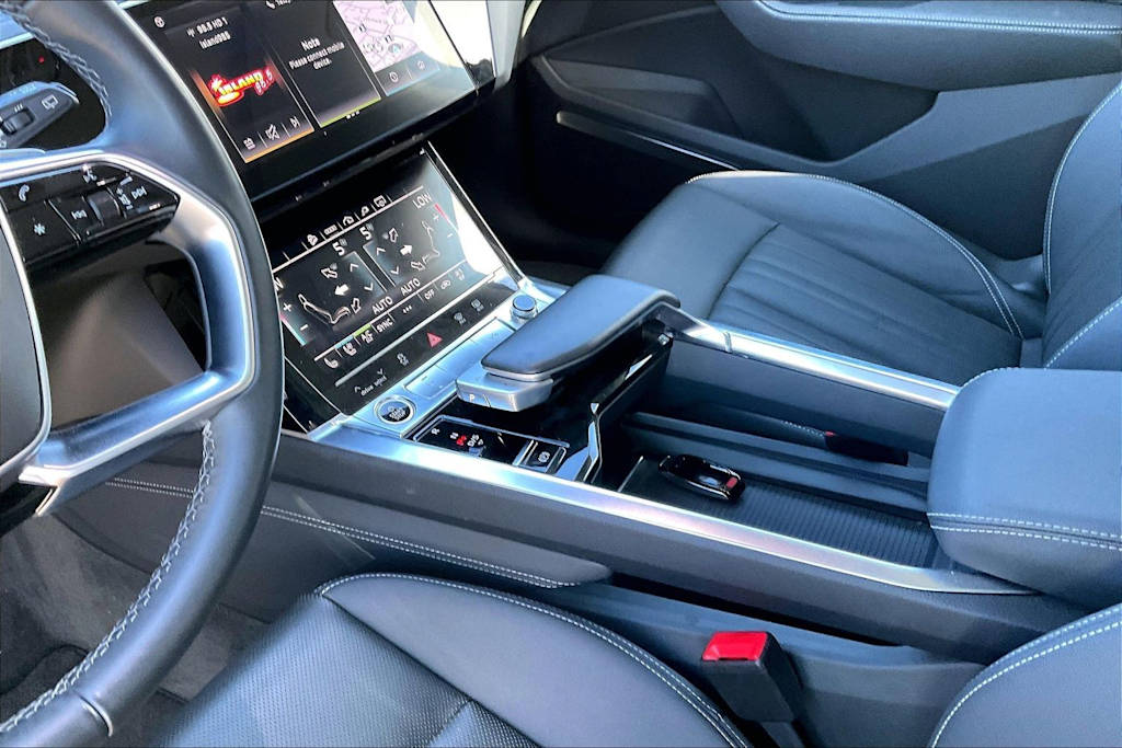Thumbnail: 2024 Audi Q8 e-tron - 15