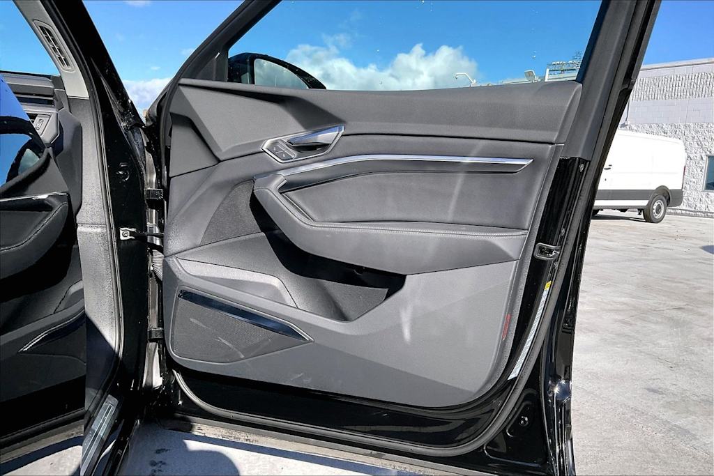 Thumbnail: 2024 Audi Q8 e-tron - 28