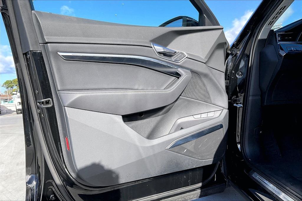 Thumbnail: 2024 Audi Q8 e-tron - 27
