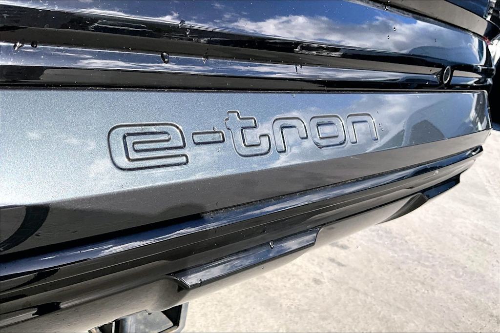Thumbnail: 2024 Audi Q8 e-tron - 7