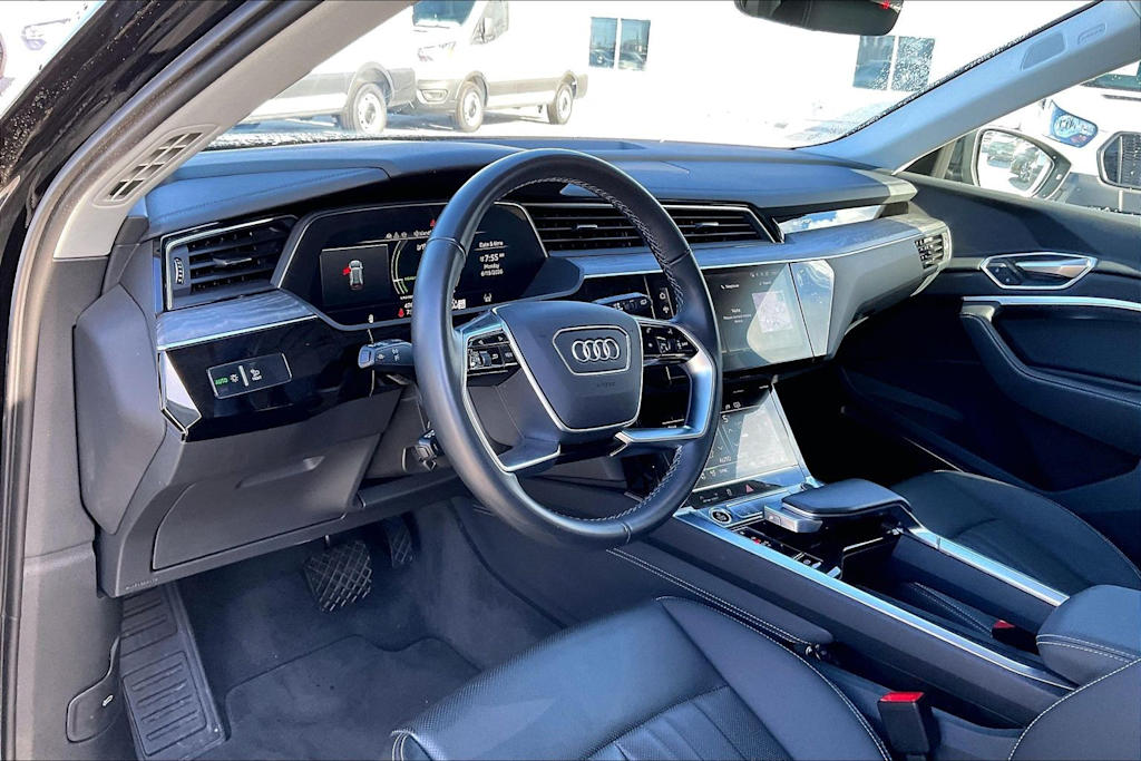 Thumbnail: 2024 Audi Q8 e-tron - 2