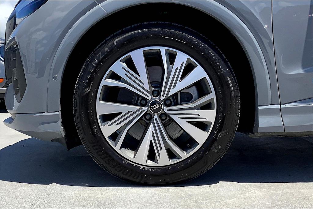 Thumbnail: 2023 Audi Q4 e-tron - 8