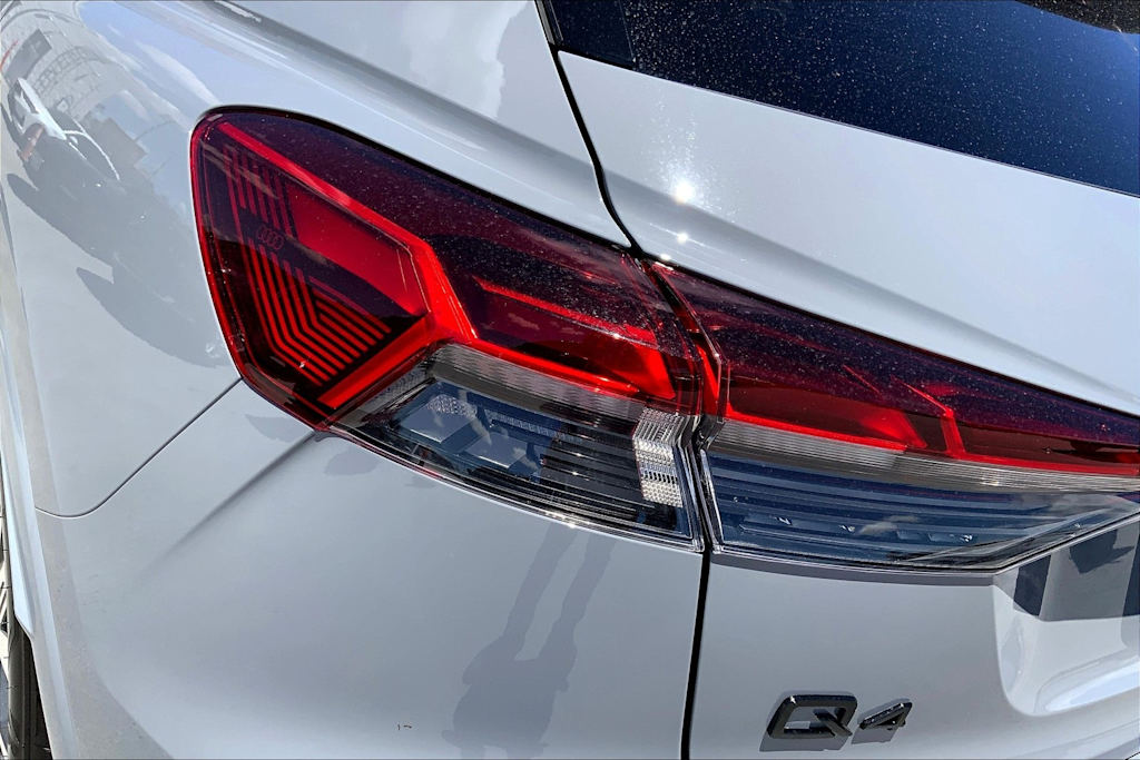 Thumbnail: 2023 Audi Q4 e-tron - 32