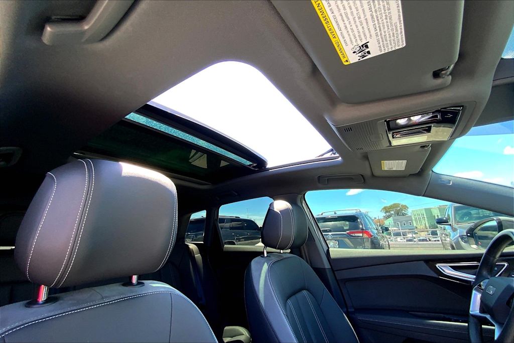 Thumbnail: 2023 Audi Q4 e-tron - 30