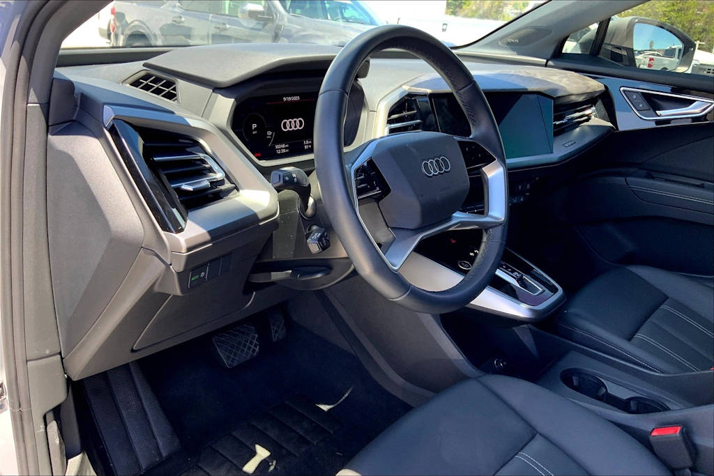 Thumbnail: 2023 Audi Q4 e-tron - 2