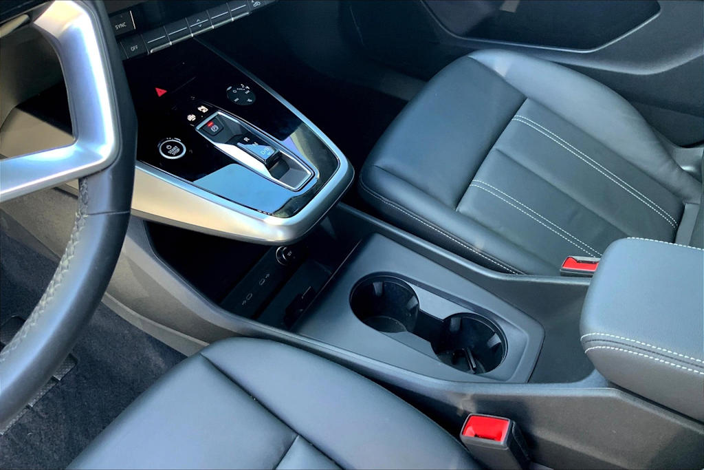 Thumbnail: 2023 Audi Q4 e-tron - 17