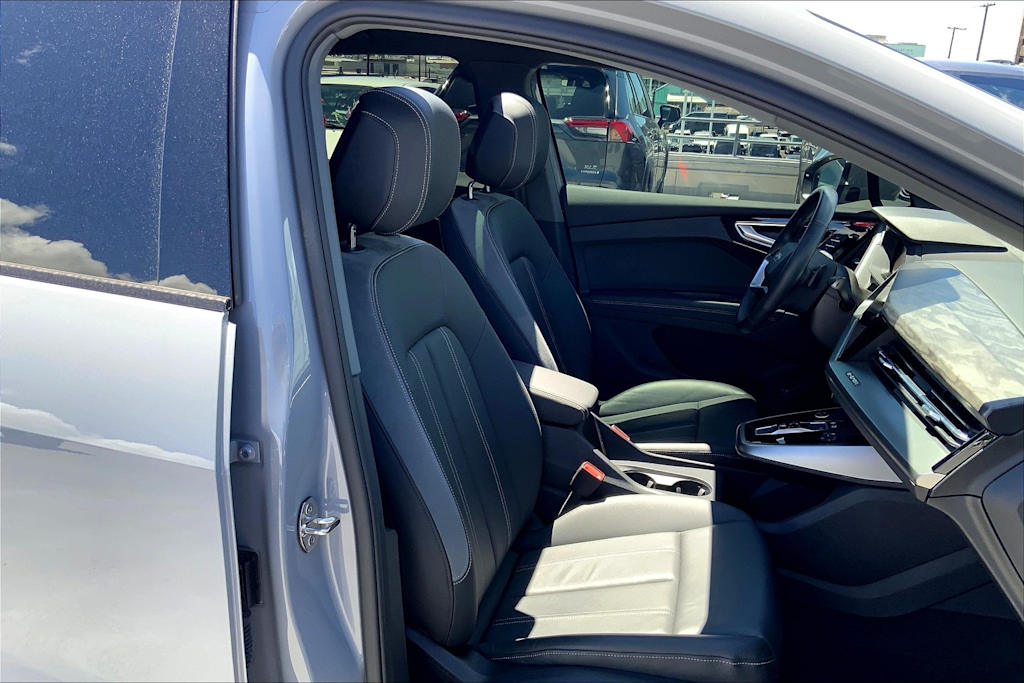 Thumbnail: 2023 Audi Q4 e-tron - 12