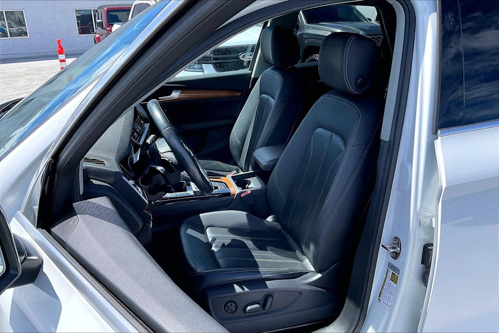 Thumbnail: 2023 Audi Q5 - 10