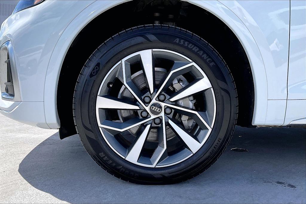 Thumbnail: 2023 Audi Q5 - 7
