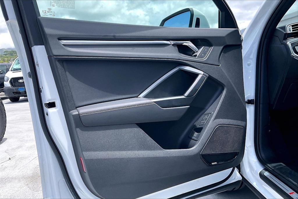 Thumbnail: 2023 Audi Q3 - 27