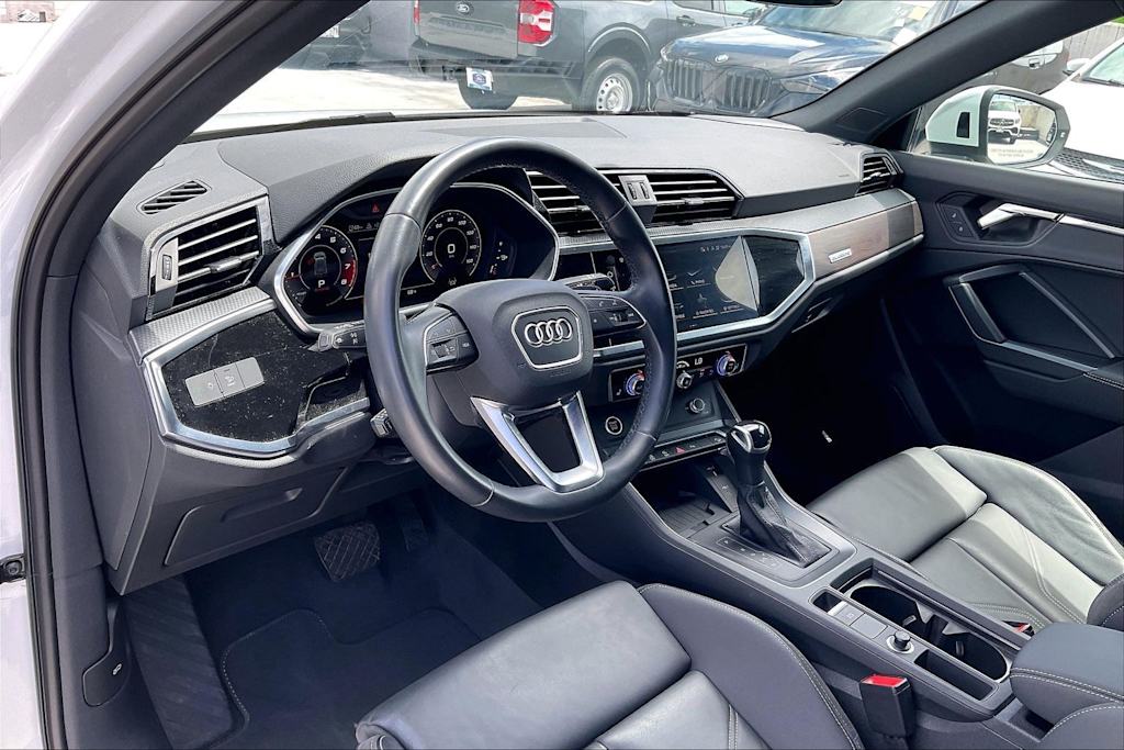 Thumbnail: 2023 Audi Q3 - 2