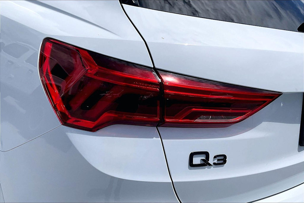 Thumbnail: 2023 Audi Q3 - 32