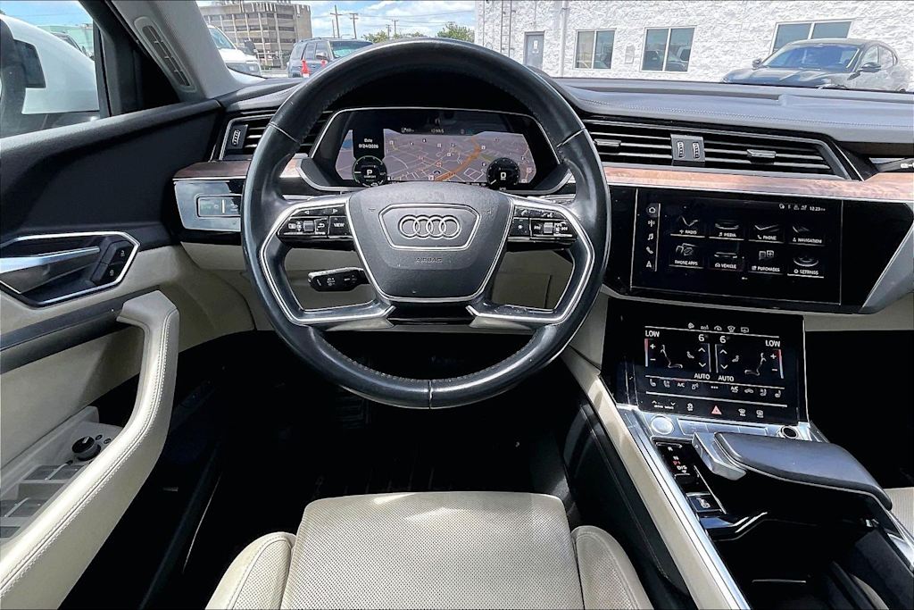 Thumbnail: 2019 Audi e-tron - 14