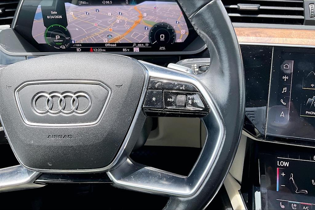 Thumbnail: 2019 Audi e-tron - 25