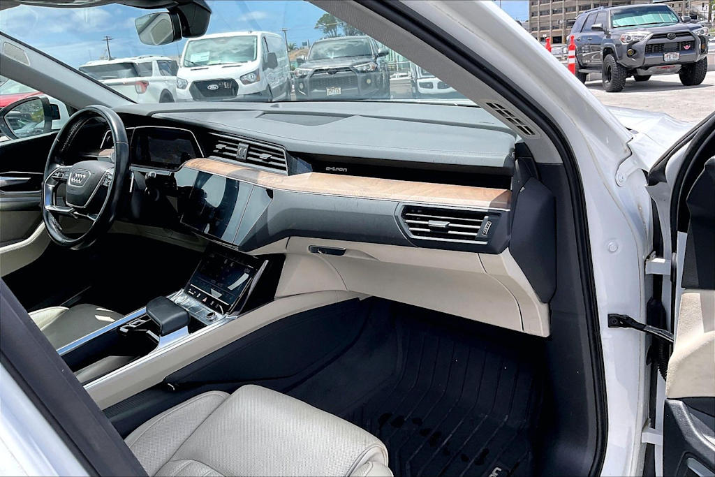 Thumbnail: 2019 Audi e-tron - 15