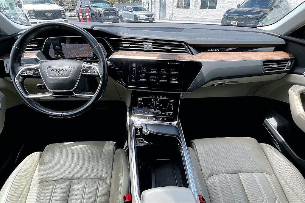 Thumbnail: 2019 Audi e-tron - 10