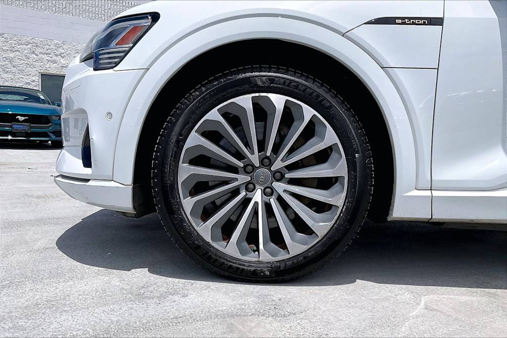 Thumbnail: 2019 Audi e-tron - 8