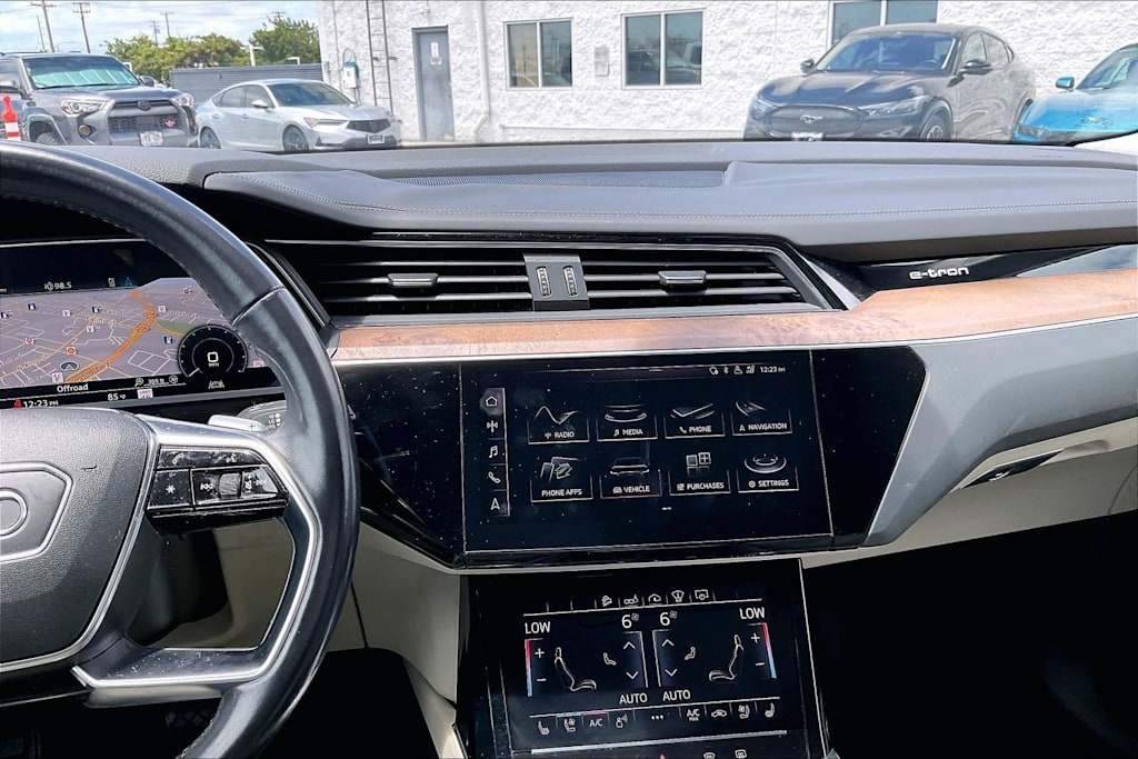 Thumbnail: 2019 Audi e-tron - 16