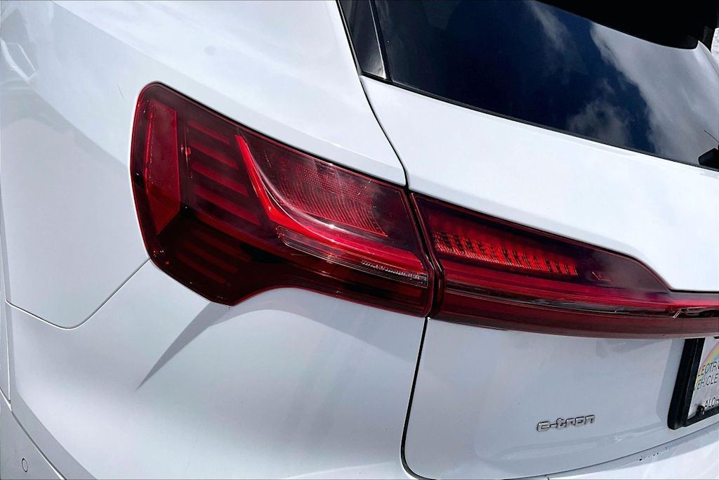 Thumbnail: 2019 Audi e-tron - 32