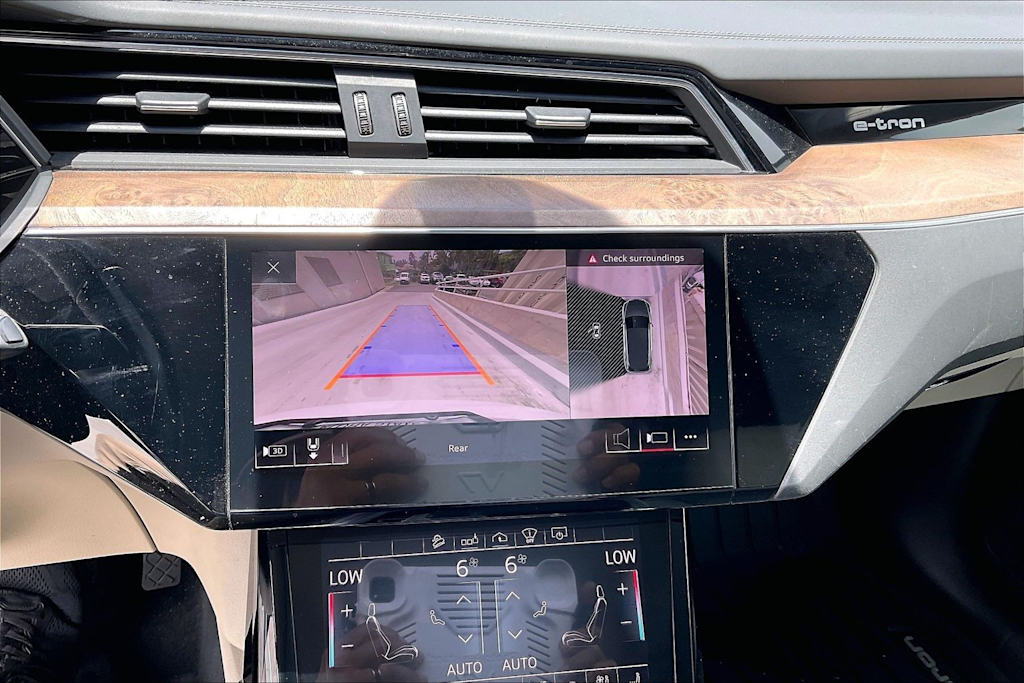 Thumbnail: 2019 Audi e-tron - 26