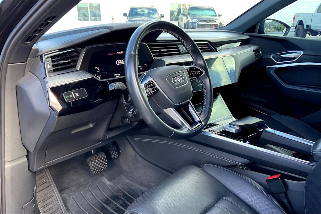 Thumbnail: 2022 Audi e-tron - 2