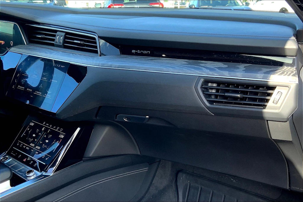 Thumbnail: 2022 Audi e-tron - 23