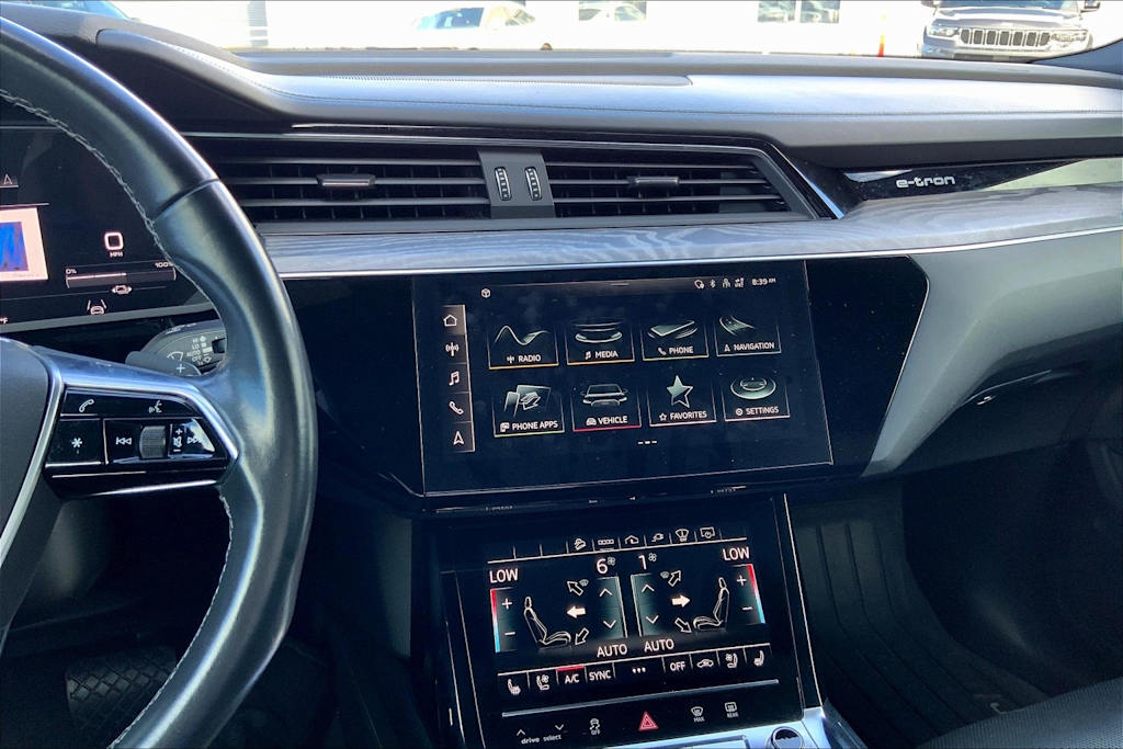Thumbnail: 2022 Audi e-tron - 15