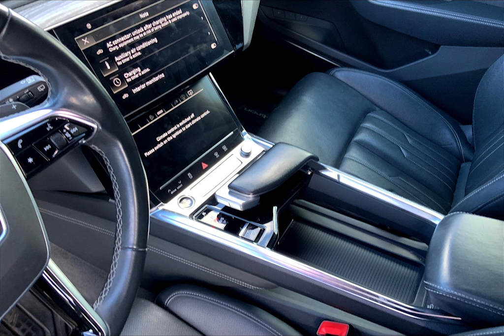 Thumbnail: 2022 Audi e-tron - 16