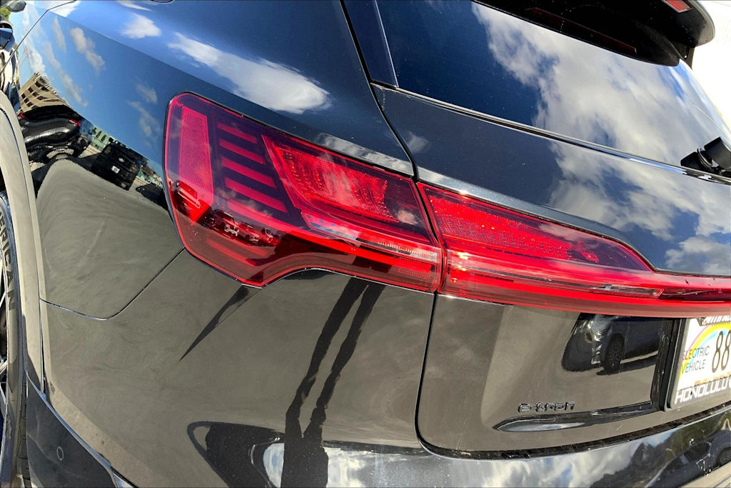 Thumbnail: 2022 Audi e-tron - 32