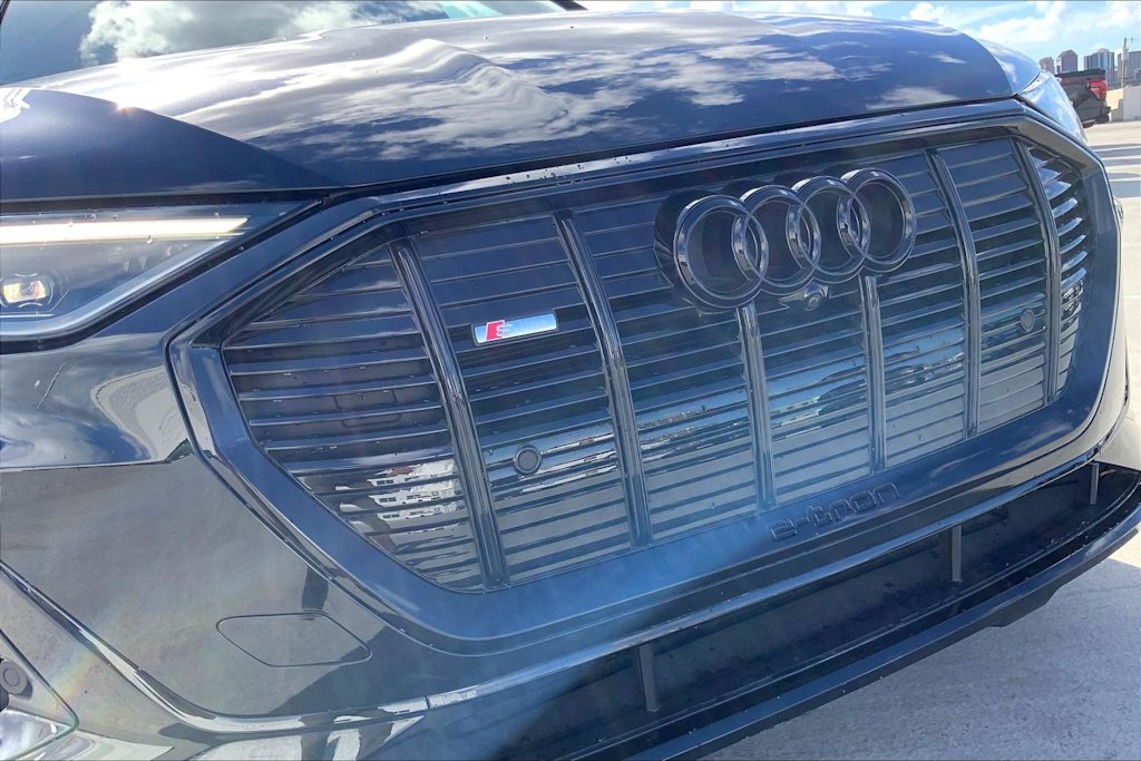 Thumbnail: 2022 Audi e-tron - 33