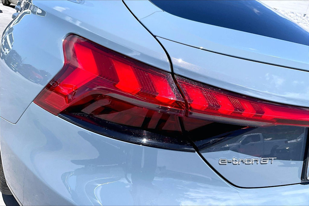 Thumbnail: 2023 Audi e-tron GT - 32