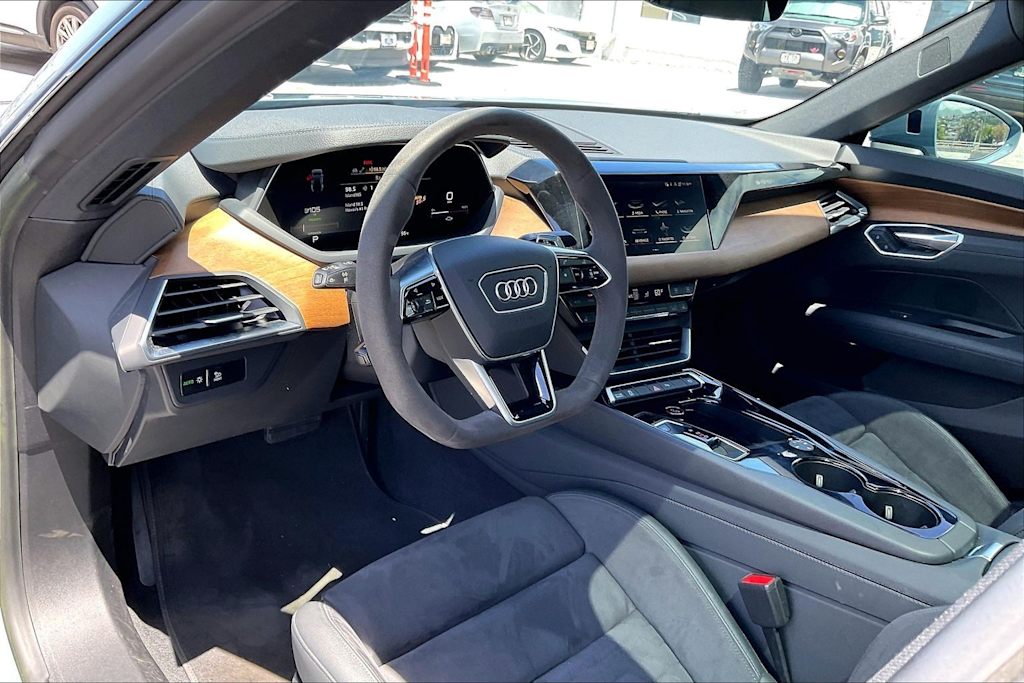 Thumbnail: 2023 Audi e-tron GT - 2