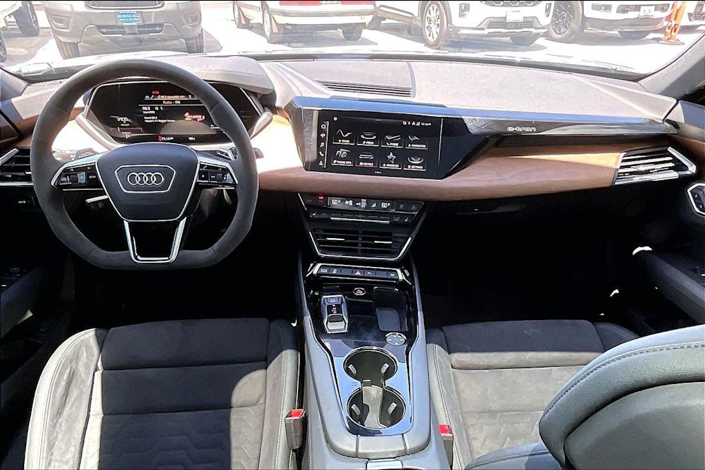 Thumbnail: 2023 Audi e-tron GT - 9