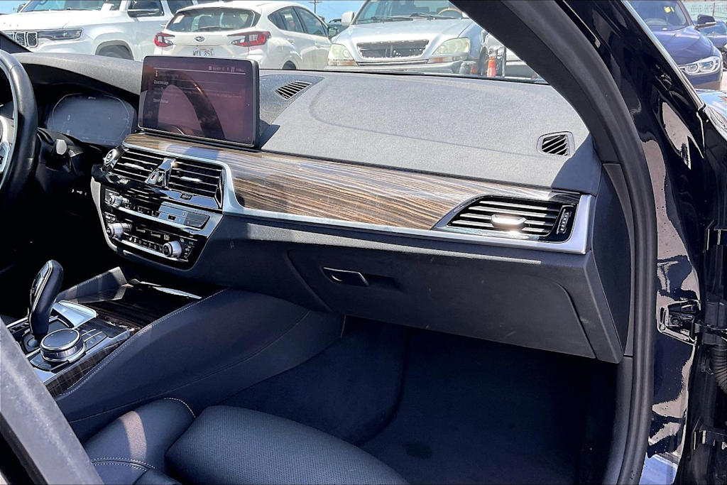 Thumbnail: 2023 BMW 5 Series - 15