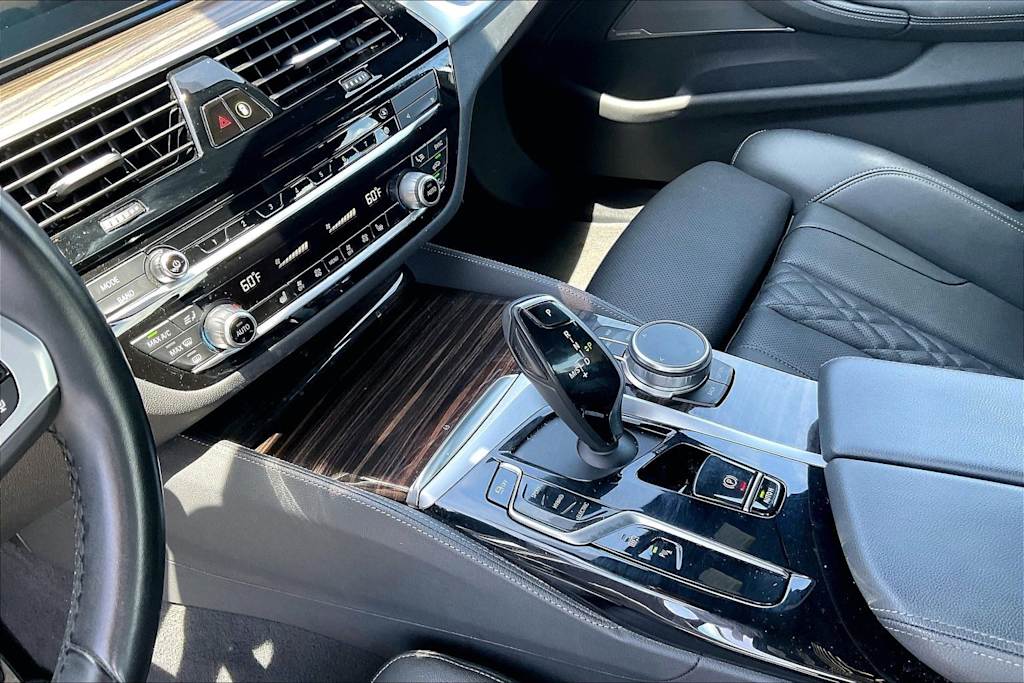 Thumbnail: 2023 BMW 5 Series - 17