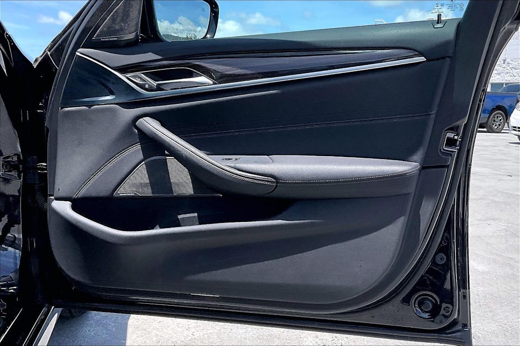 Thumbnail: 2023 BMW 5 Series - 28