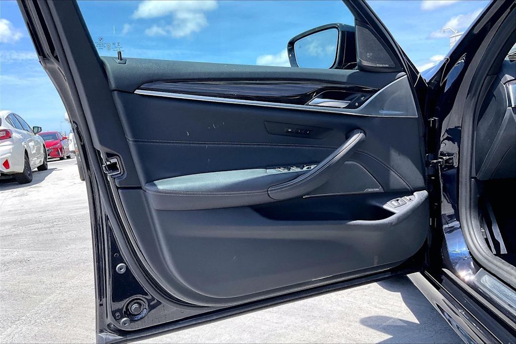 Thumbnail: 2023 BMW 5 Series - 27