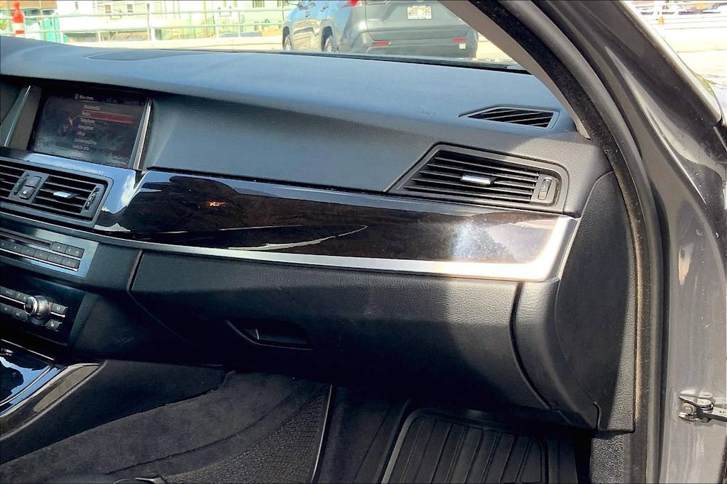 Thumbnail: 2016 BMW 5 Series - 23