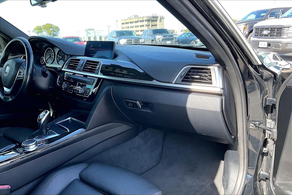 Thumbnail: 2018 BMW 3 Series - 15