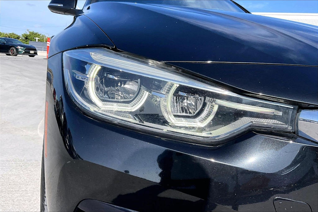 Thumbnail: 2018 BMW 3 Series - 31