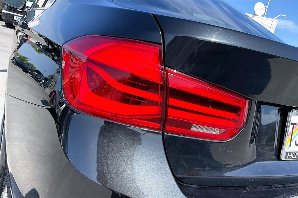 Thumbnail: 2018 BMW 3 Series - 32