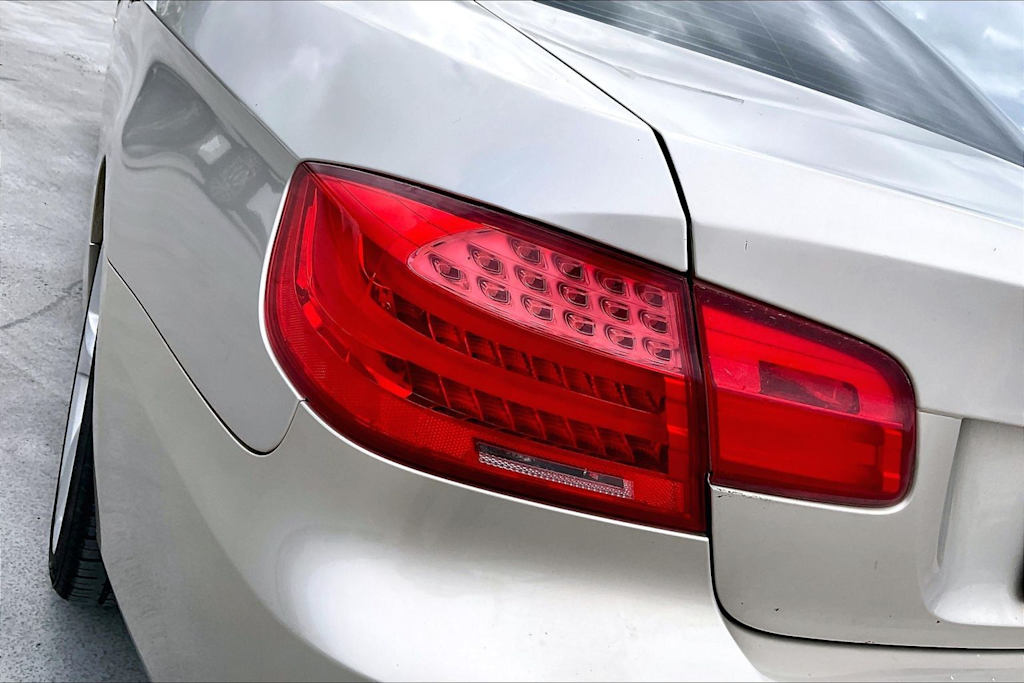 Thumbnail: 2012 BMW 3 Series - 31