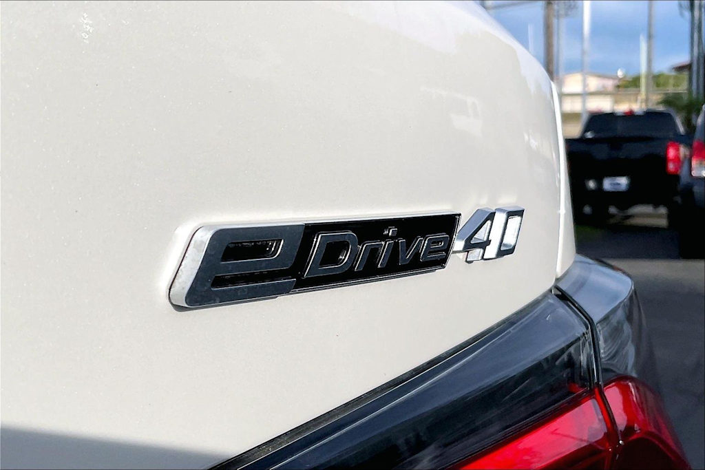 Thumbnail: 2023 BMW i4 - 7