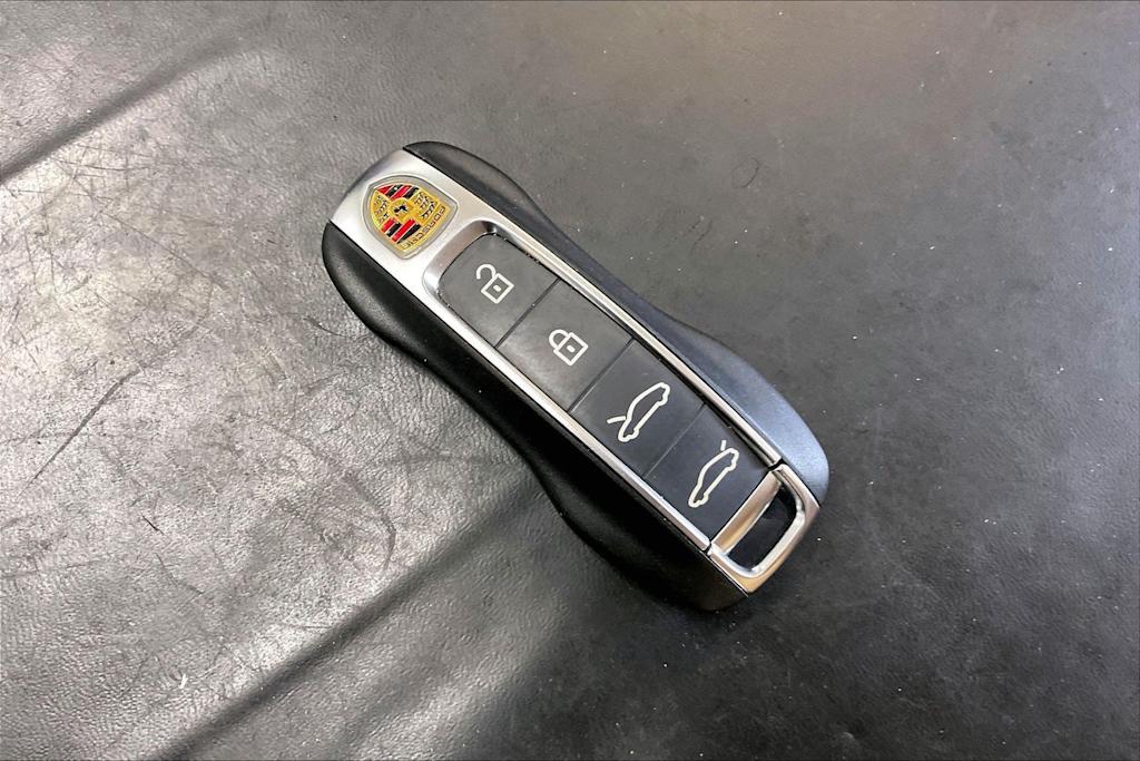 Thumbnail: 2023 Porsche Taycan - 18
