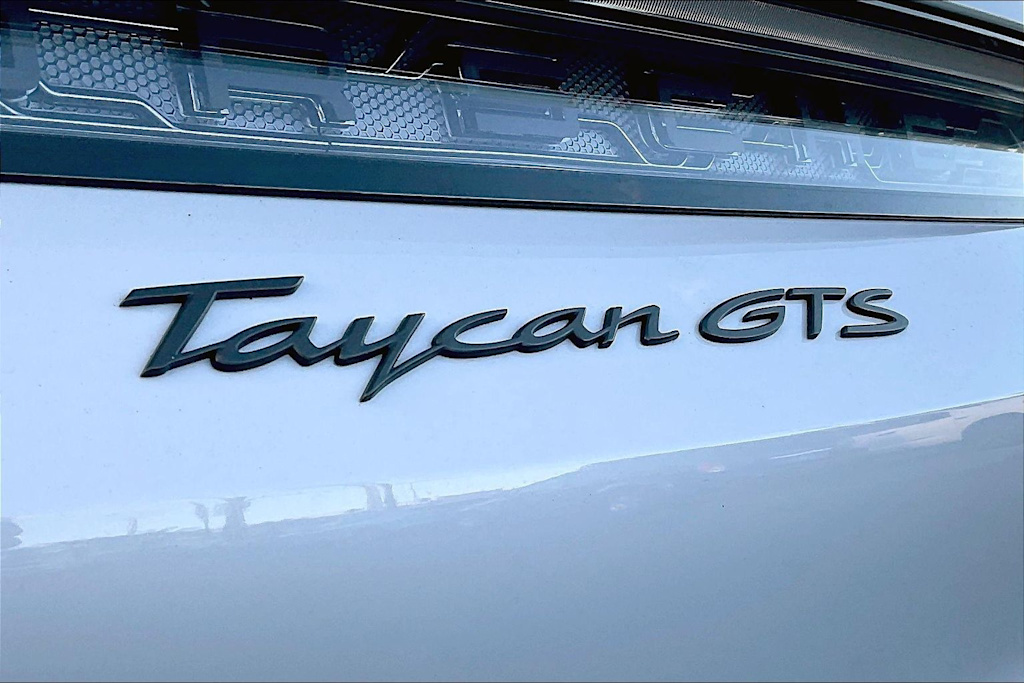 Thumbnail: 2023 Porsche Taycan - 6