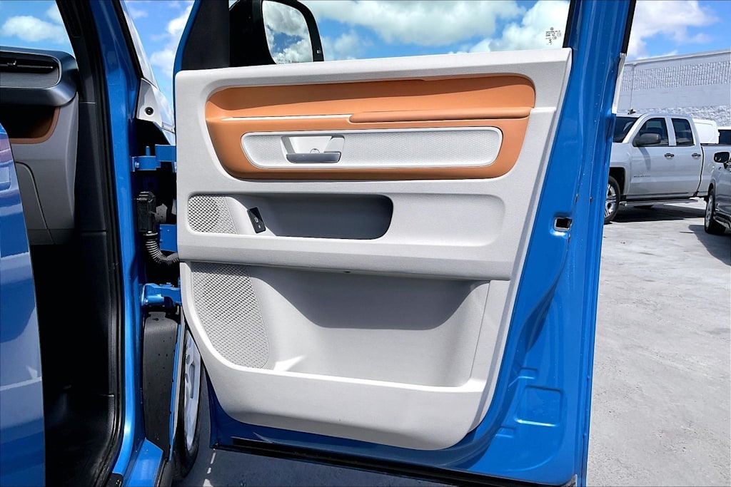 Thumbnail: 2025 Volkswagen ID.Buzz - 28