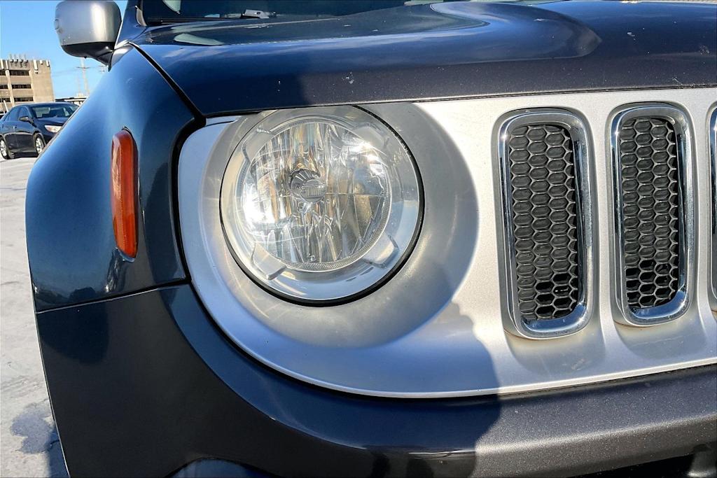 Thumbnail: 2016 Jeep Renegade - 31