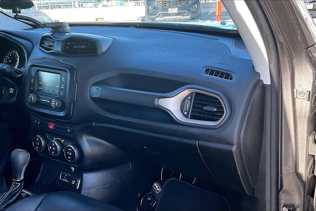 Thumbnail: 2016 Jeep Renegade - 23
